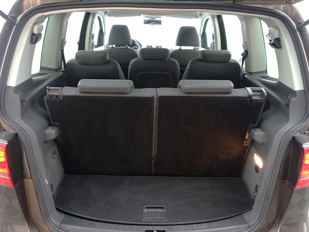 
Volkswagen Touran 1.2 TSI Highline Bluemotion- 7 Pers, Park Assist, Cruise, Clima, Family Pack, Privacy Glass vol									