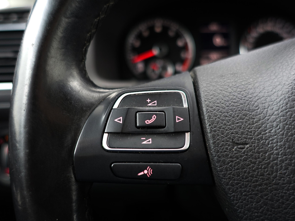 
Volkswagen Touran 1.2 TSI Comfortline BlueMotion- 7 Pers, Park Assist, Clima, Cruise, Trekhaak, Privacy Glass vol									