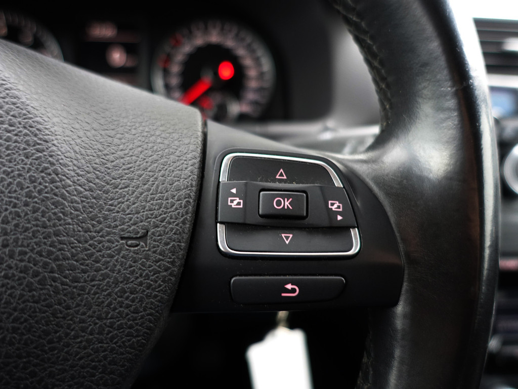 
Volkswagen Touran 1.2 TSI Comfortline BlueMotion- 7 Pers, Park Assist, Clima, Cruise, Trekhaak, Privacy Glass vol									