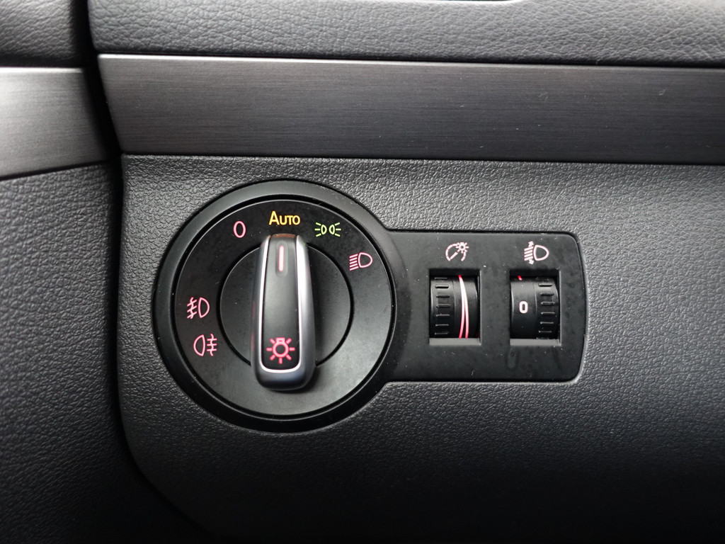 
Volkswagen Touran 1.2 TSI Comfortline BlueMotion- 7 Pers, Park Assist, Clima, Cruise, Trekhaak, Privacy Glass vol									