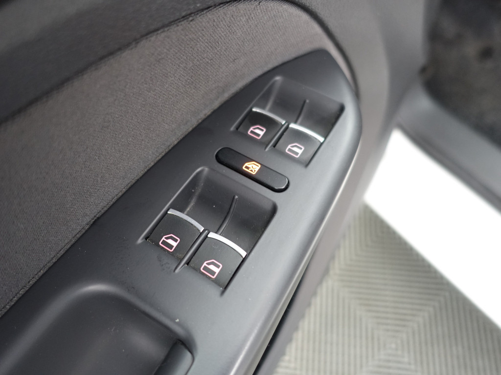 
Volkswagen Touran 1.2 TSI Comfortline BlueMotion- 7 Pers, Park Assist, Clima, Cruise, Trekhaak, Privacy Glass vol									