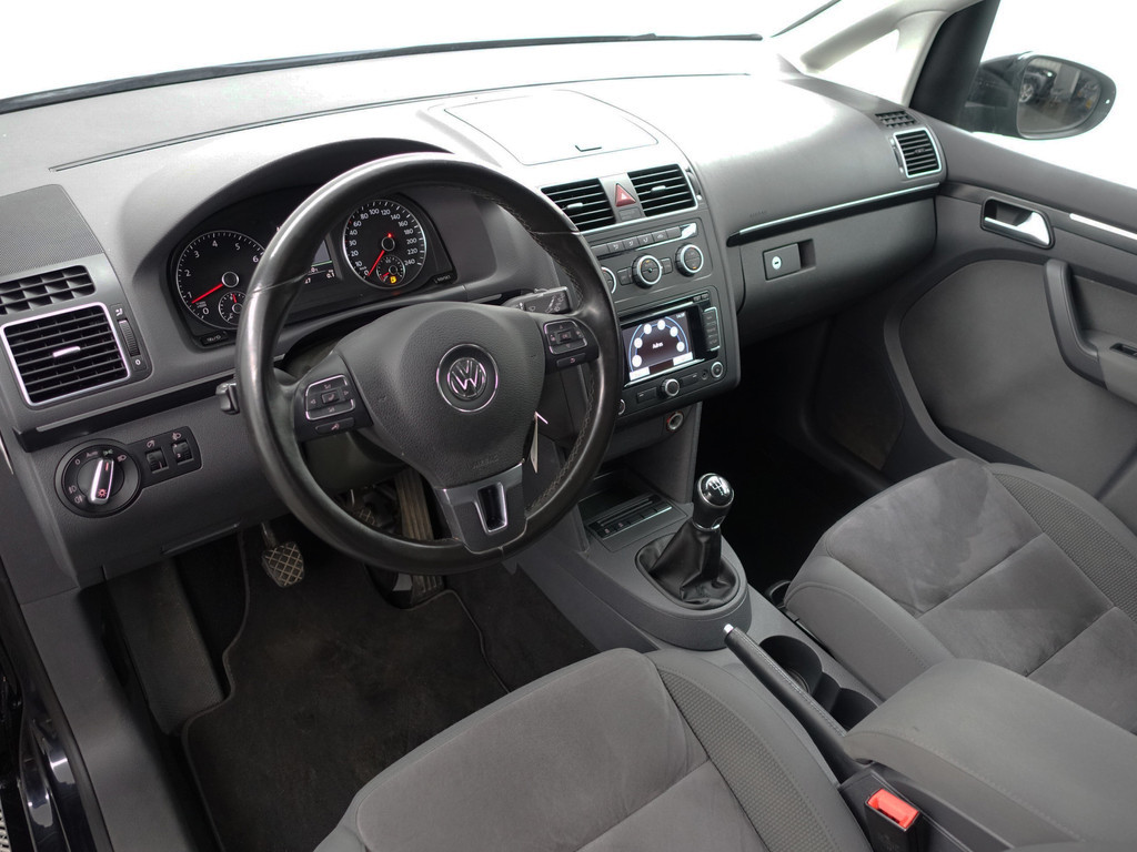 
Volkswagen Touran 1.2 TSI Highline BlueMotion- Park Assist, Navi, Alcantara Interieur, Trekhaak, Cruise, Clima vol									