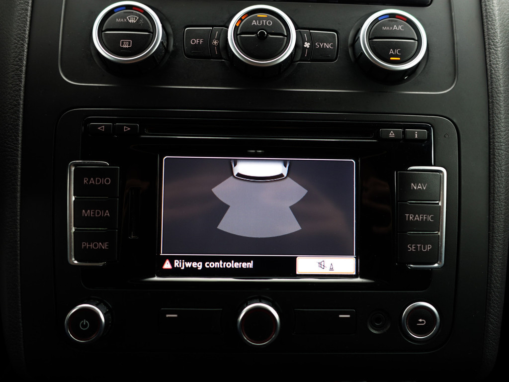 
Volkswagen Touran 1.2 TSI Highline BlueMotion- Park Assist, Navi, Alcantara Interieur, Trekhaak, Cruise, Clima vol									