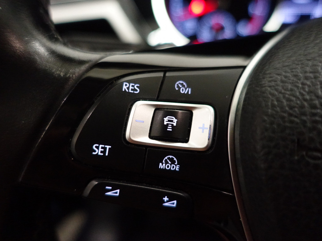 
Volkswagen Touran 1.2 TSI Highline- 7 Pers, Carplay, Park Assist, Navi, Clima, Cruise vol									