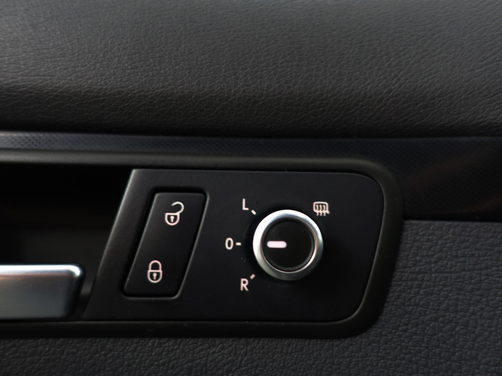 
Volkswagen Touran 1.2 TSI Highline BlueMotion- Park Assist, Navi, Alcantara Interieur, Trekhaak, Cruise, Clima vol									