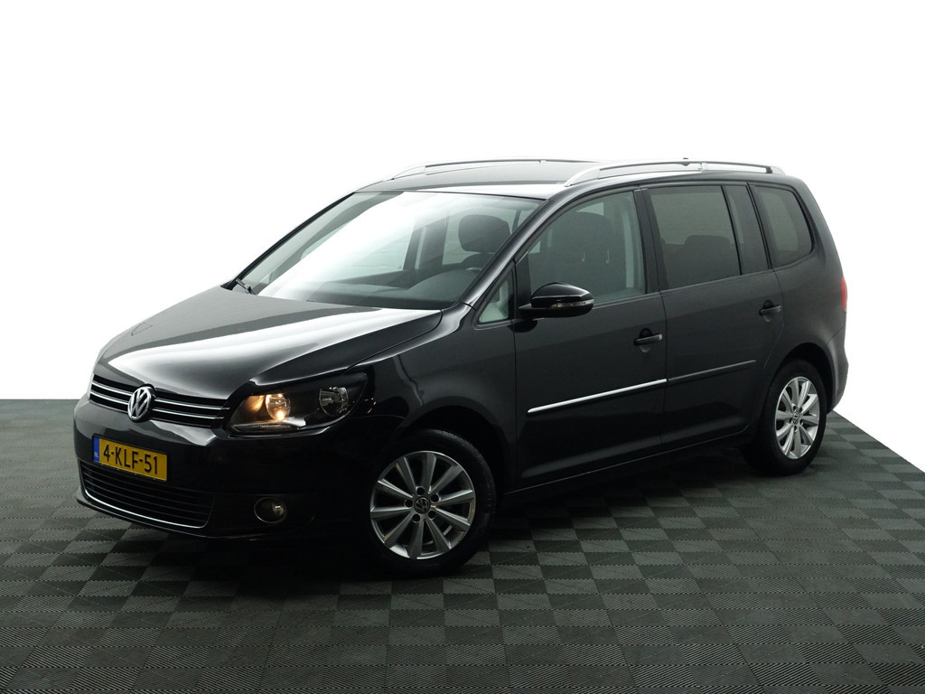 
Volkswagen Touran 1.2 TSI Highline BlueMotion- Park Assist, Navi, Alcantara Interieur, Trekhaak, Cruise, Clima vol									