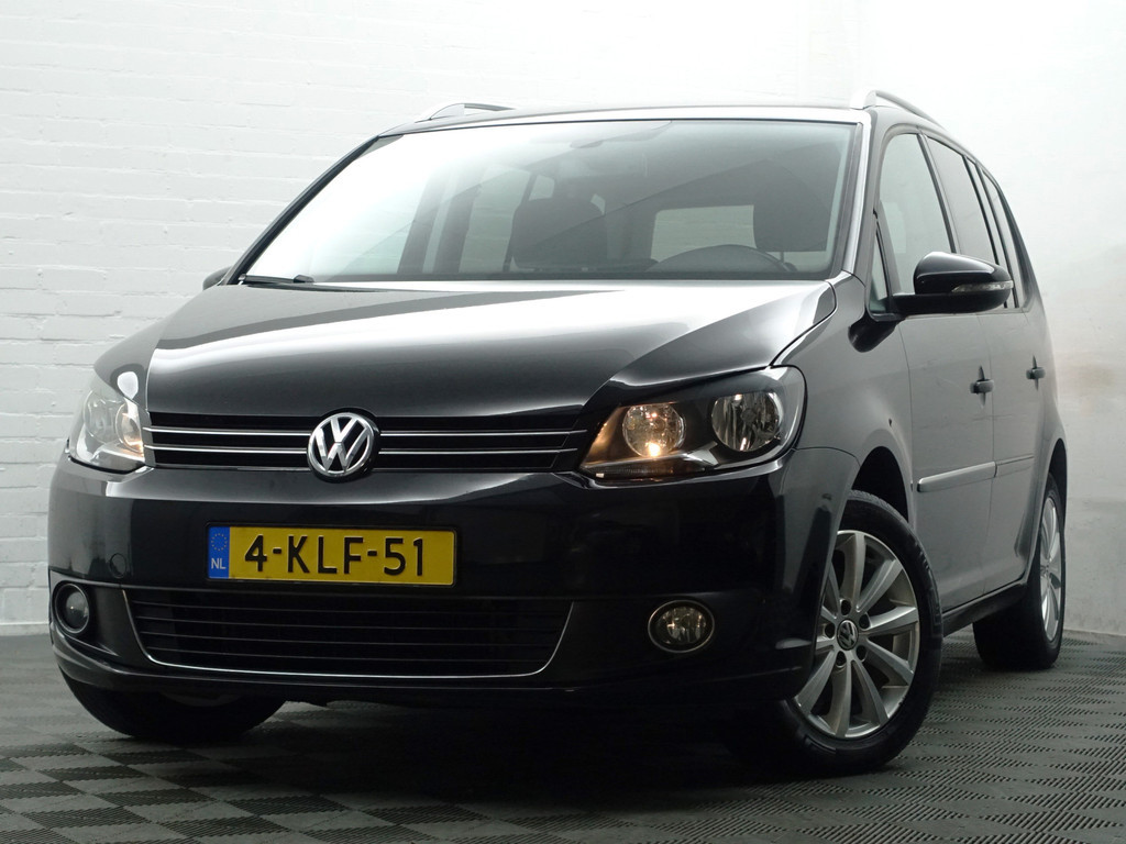 
Volkswagen Touran 1.2 TSI Highline BlueMotion- Park Assist, Navi, Alcantara Interieur, Trekhaak, Cruise, Clima vol									