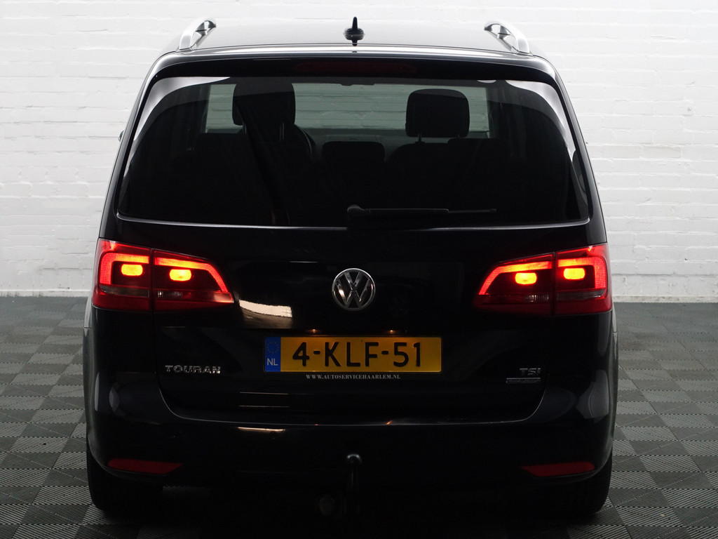 
Volkswagen Touran 1.2 TSI Highline BlueMotion- Park Assist, Navi, Alcantara Interieur, Trekhaak, Cruise, Clima vol									