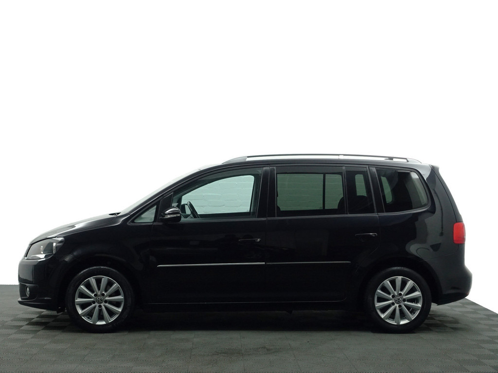
Volkswagen Touran 1.2 TSI Highline BlueMotion- Park Assist, Navi, Alcantara Interieur, Trekhaak, Cruise, Clima vol									