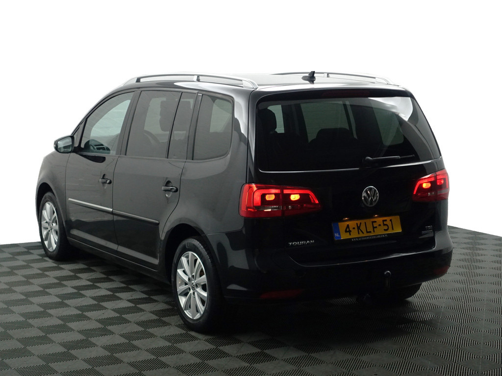 
Volkswagen Touran 1.2 TSI Highline BlueMotion- Park Assist, Navi, Alcantara Interieur, Trekhaak, Cruise, Clima vol									