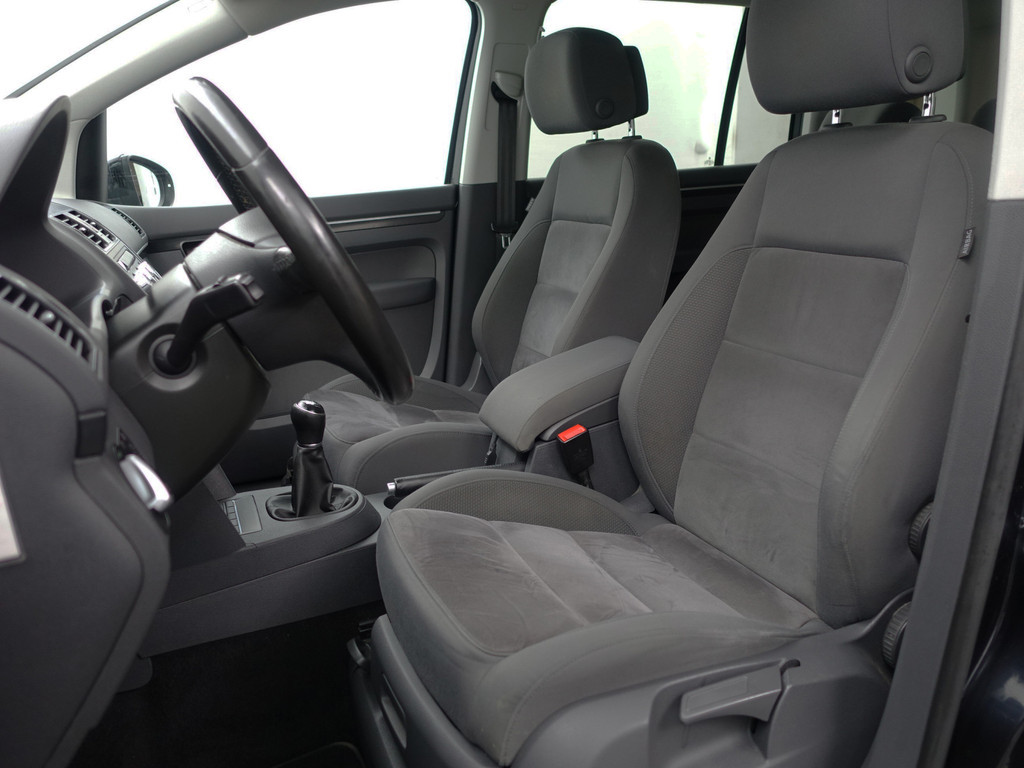 
Volkswagen Touran 1.2 TSI Highline BlueMotion- Park Assist, Navi, Alcantara Interieur, Trekhaak, Cruise, Clima vol									