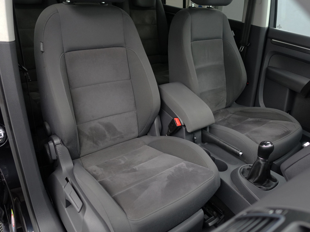 
Volkswagen Touran 1.2 TSI Highline BlueMotion- Park Assist, Navi, Alcantara Interieur, Trekhaak, Cruise, Clima vol									