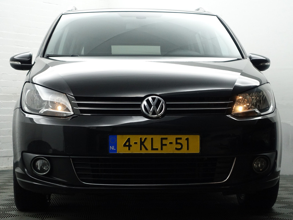 
Volkswagen Touran 1.2 TSI Highline BlueMotion- Park Assist, Navi, Alcantara Interieur, Trekhaak, Cruise, Clima vol									