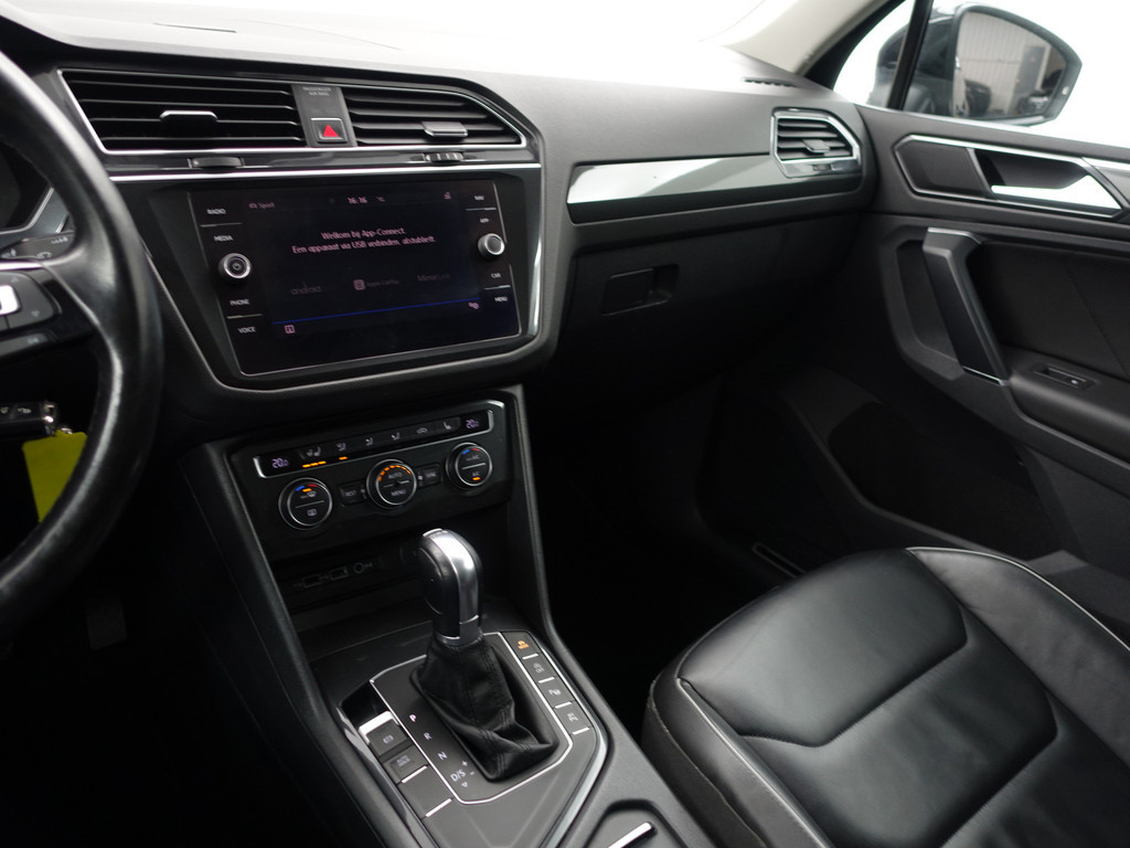 
Volkswagen Tiguan 1.5 TSI R-Line Advance Aut- Panoramadak, Stuur/Stoelverwarming, Memory, Park Assist, Park Pilot vol									