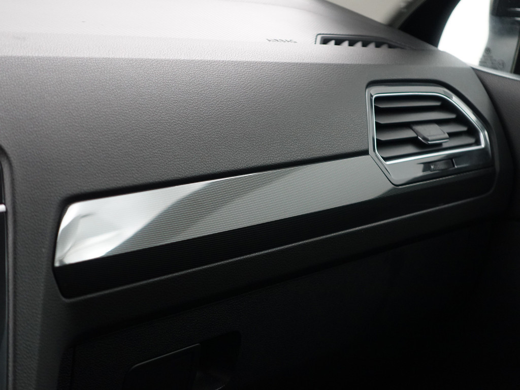 
Volkswagen Tiguan 1.5 TSI R-Line Advance Aut- Panoramadak, Stuur/Stoelverwarming, Memory, Park Assist, Park Pilot vol									