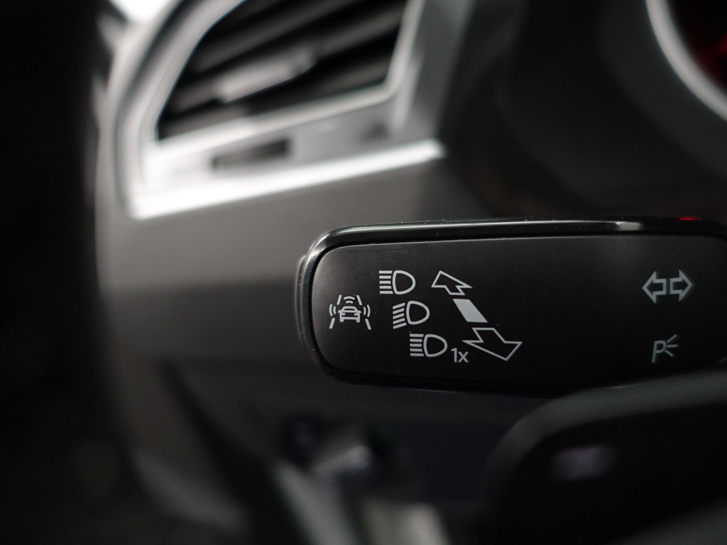 
Volkswagen Tiguan 1.4 TSI ACT R Line Aut- Sport Leder Interieur, Front Assist, Clima, Cruise vol									