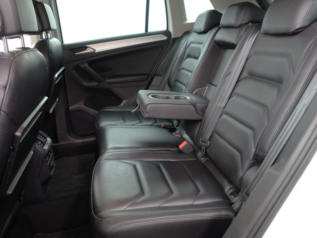 
Volkswagen Tiguan 1.4 TSI ACT R Line Aut- Sport Leder Interieur, Front Assist, Clima, Cruise vol									