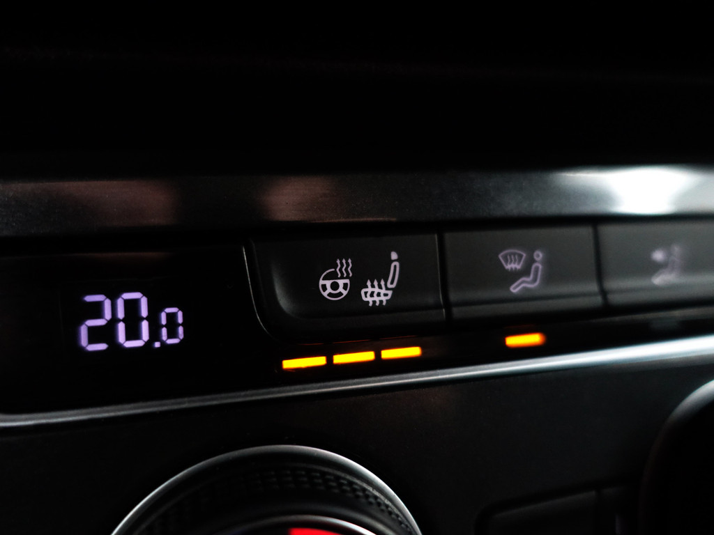 
Volkswagen Tiguan 1.5 TSI R-Line Advance Aut- Panoramadak, Stuur/Stoelverwarming, Memory, Park Assist, Park Pilot vol									