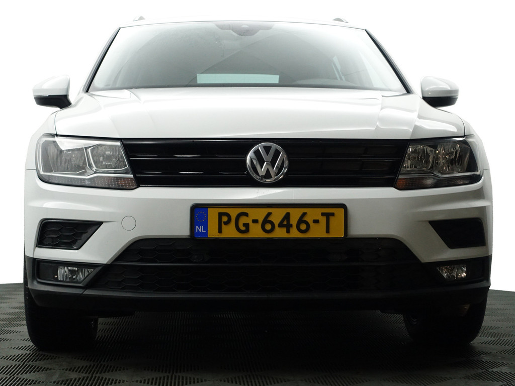 
Volkswagen Tiguan 1.4 TSI ACT R Line Aut- Sport Leder Interieur, Front Assist, Clima, Cruise vol									