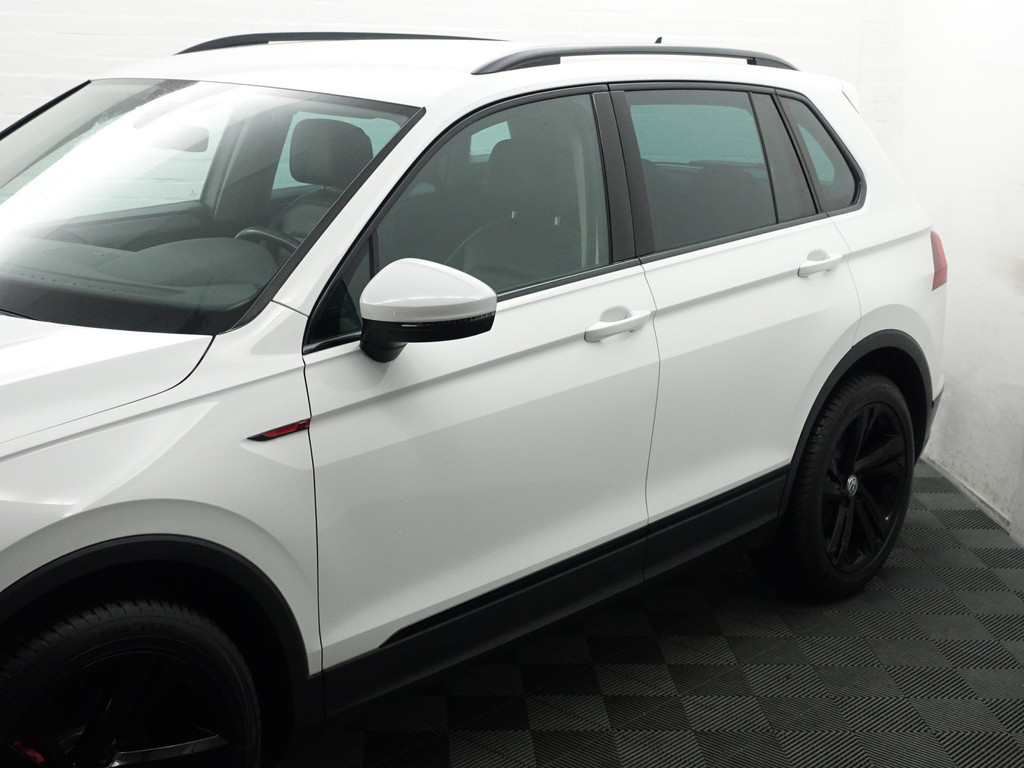 
Volkswagen Tiguan 1.4 TSI ACT R Line Aut- Sport Leder Interieur, Front Assist, Clima, Cruise vol									