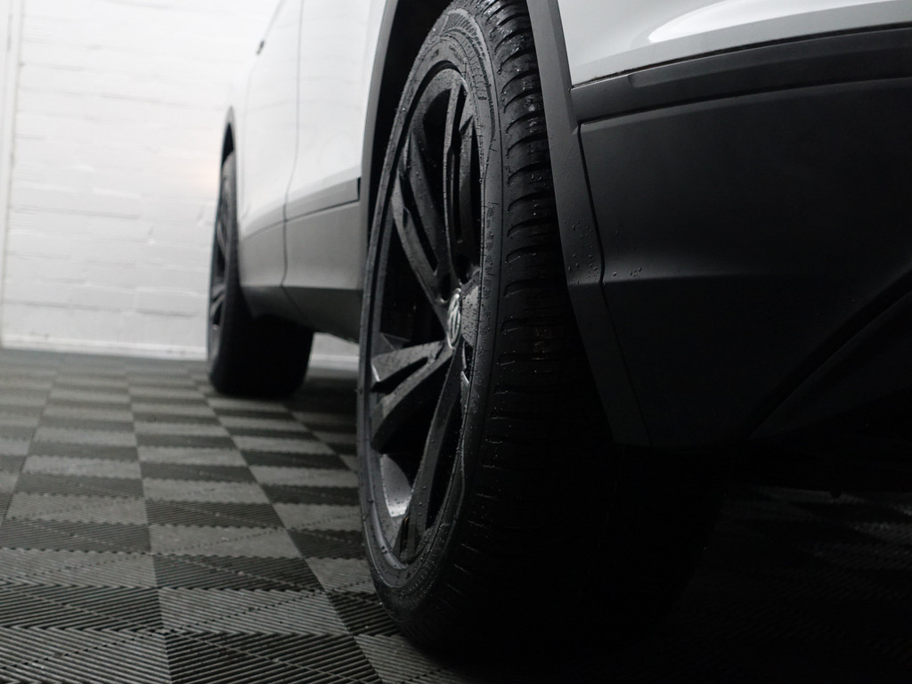 
Volkswagen Tiguan 1.4 TSI ACT R Line Aut- Sport Leder Interieur, Front Assist, Clima, Cruise vol									