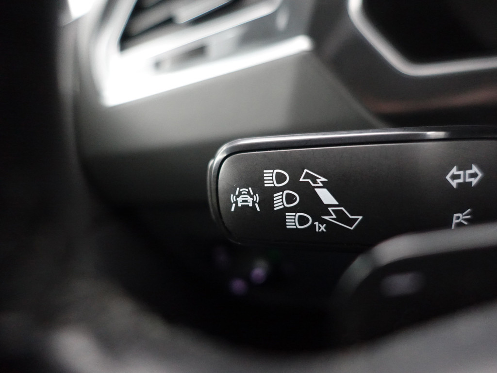 
Volkswagen Tiguan 1.5 TSI R-Line Advance Aut- Panoramadak, Stuur/Stoelverwarming, Memory, Park Assist, Park Pilot vol									