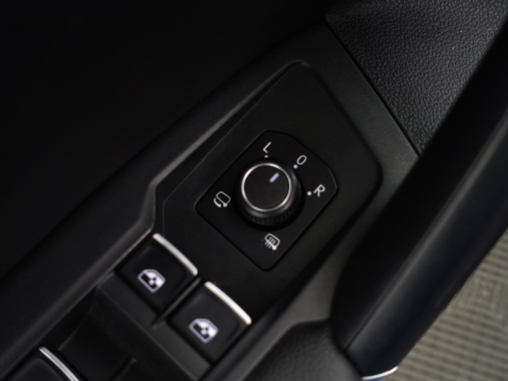 
Volkswagen Tiguan 1.5 TSI R-Line Advance Aut- Panoramadak, Stuur/Stoelverwarming, Memory, Park Assist, Park Pilot vol									