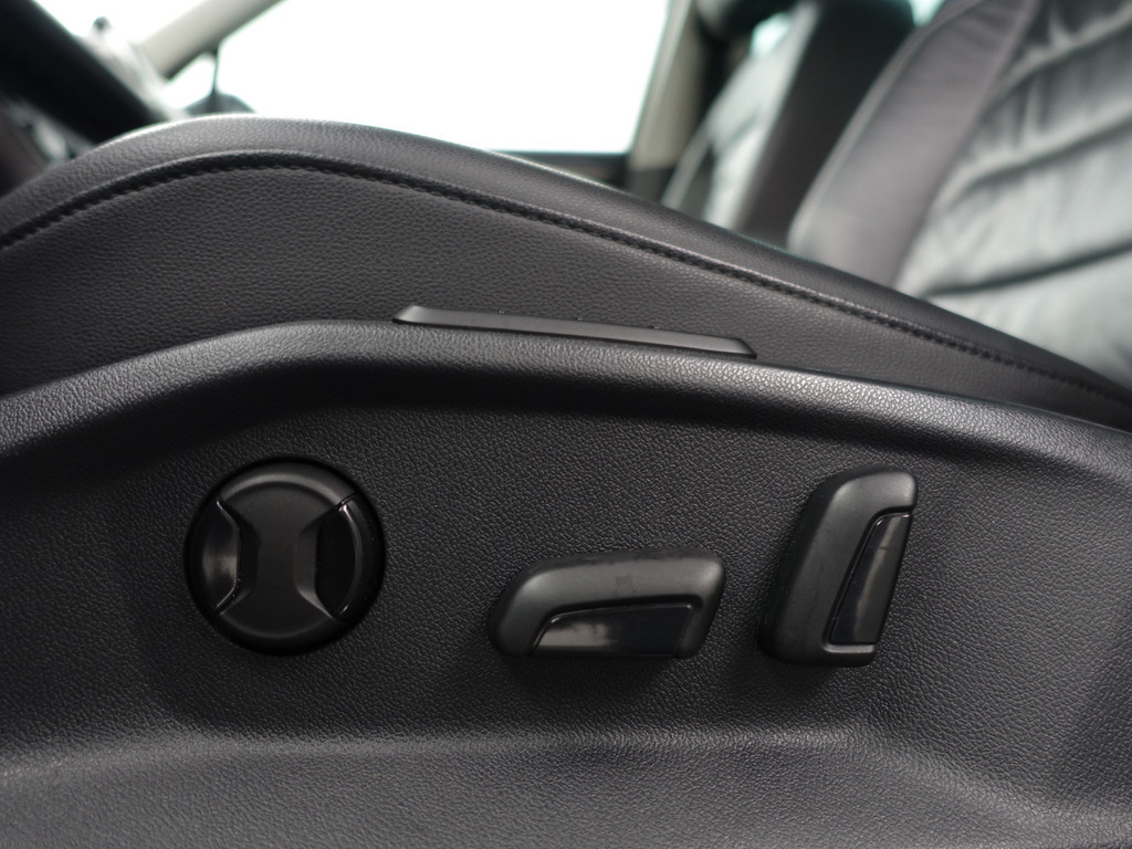 
Volkswagen Tiguan 1.5 TSI R-Line Advance Aut- Panoramadak, Stuur/Stoelverwarming, Memory, Park Assist, Park Pilot vol									