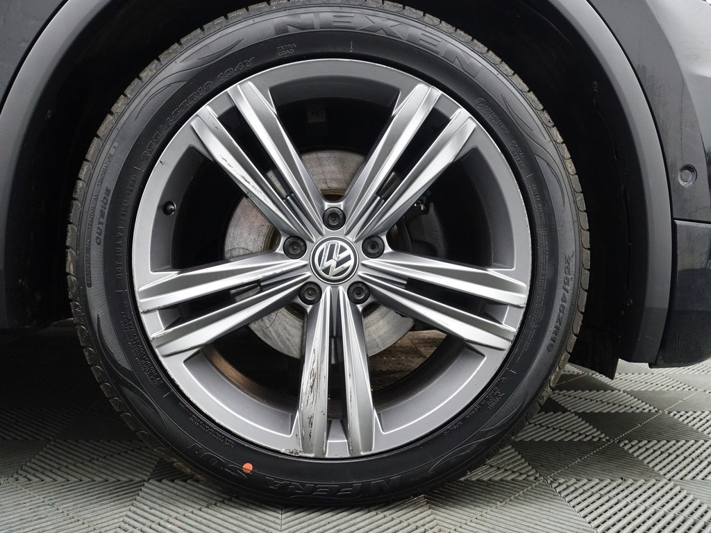 
Volkswagen Tiguan 1.5 TSI R-Line Advance Aut- Panoramadak, Stuur/Stoelverwarming, Memory, Park Assist, Park Pilot vol									