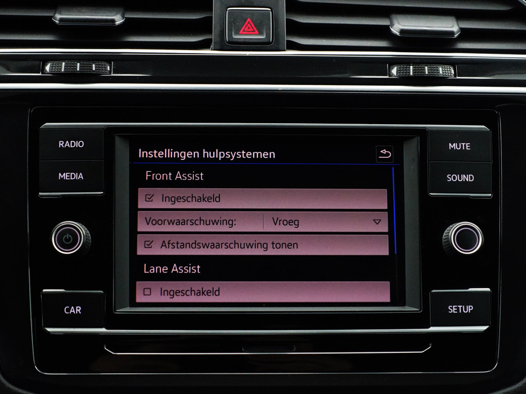 
Volkswagen Tiguan 1.4 TSI ACT R Line Aut- Sport Leder Interieur, Front Assist, Clima, Cruise vol									