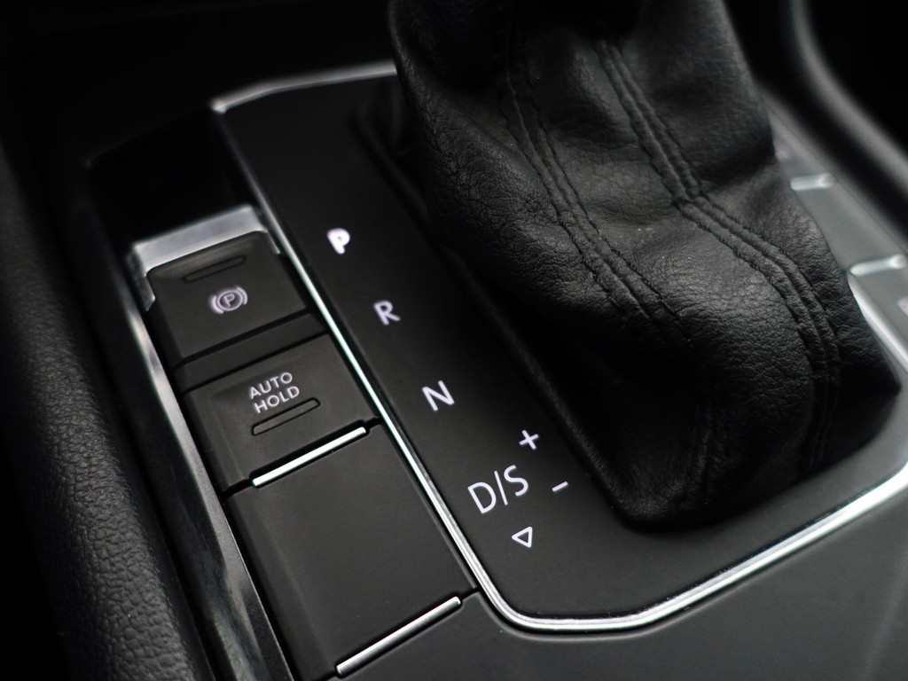 
Volkswagen Tiguan 1.4 TSI ACT R Line Aut- Sport Leder Interieur, Front Assist, Clima, Cruise vol									