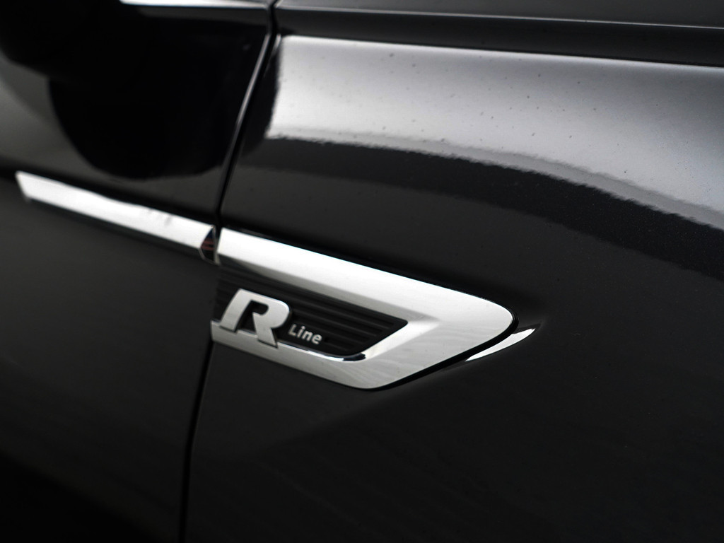 
Volkswagen Tiguan 1.5 TSI R-Line Advance Aut- Panoramadak, Stuur/Stoelverwarming, Memory, Park Assist, Park Pilot vol									