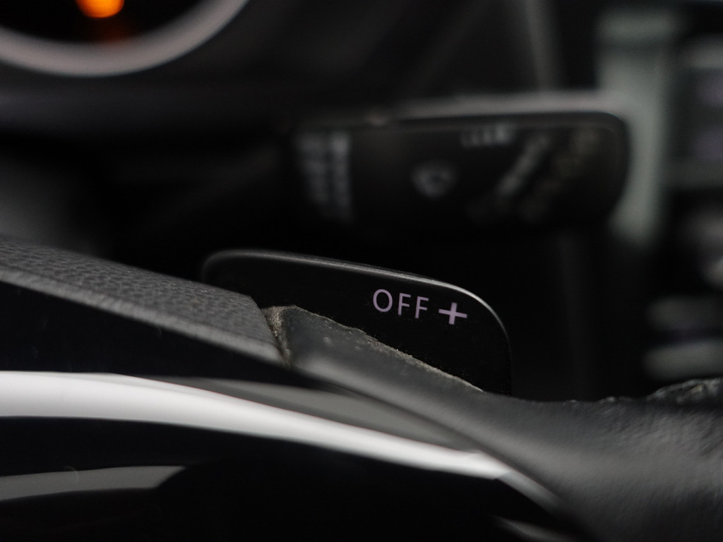 
Volkswagen Tiguan 1.4 TSI ACT R Line Aut- Sport Leder Interieur, Front Assist, Clima, Cruise vol									