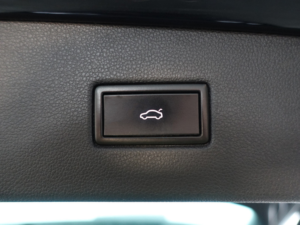 
Volkswagen Tiguan 1.5 TSI R-Line Advance Aut- Panoramadak, Stuur/Stoelverwarming, Memory, Park Assist, Park Pilot vol									