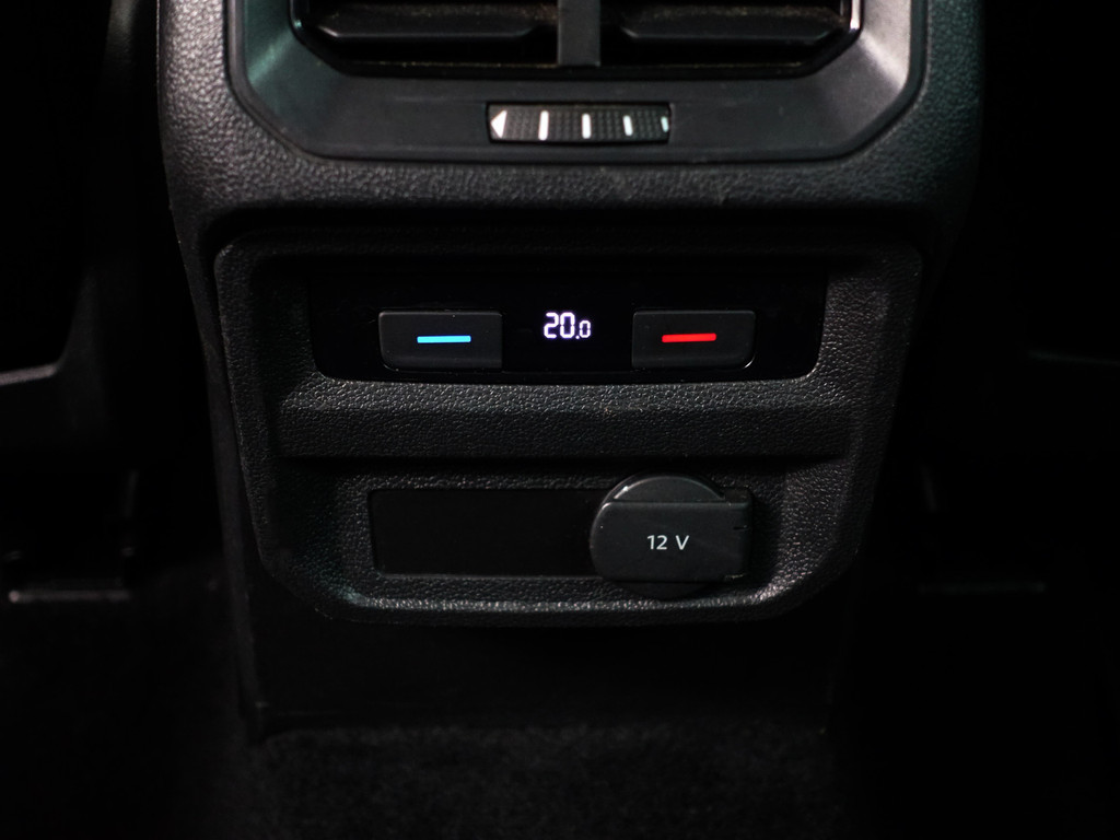 
Volkswagen Tiguan 1.4 TSI ACT R Line Aut- Sport Leder Interieur, Front Assist, Clima, Cruise vol									