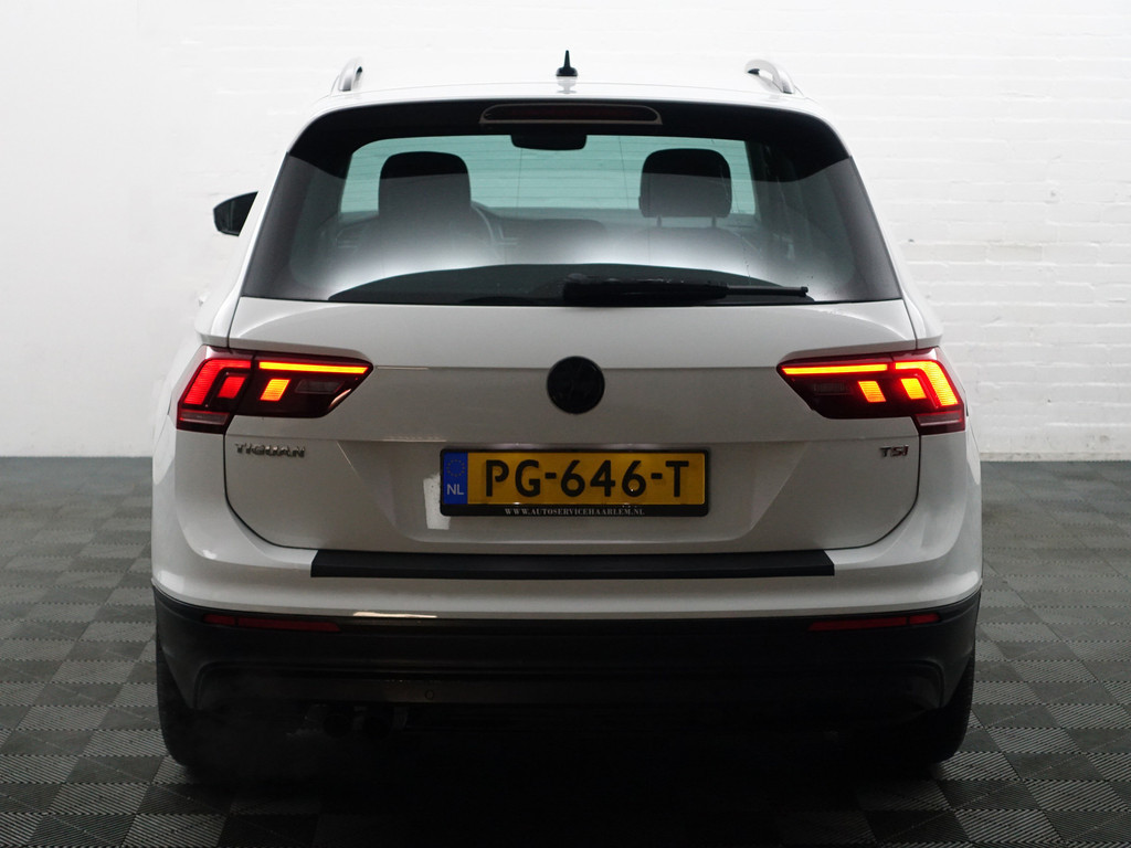 
Volkswagen Tiguan 1.4 TSI ACT R Line Aut- Sport Leder Interieur, Front Assist, Clima, Cruise vol									