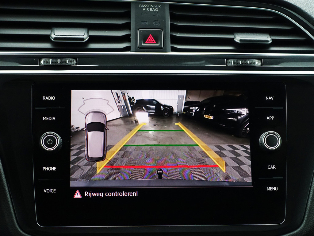 
Volkswagen Tiguan 1.5 TSI 170pk R line Edition- Dynamic Select, Carplay, Virtual Cockpit, Ada Cruise, Camera, Trekhaak, Xenon Led vol									