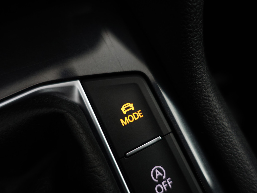 
Volkswagen Tiguan 1.5 TSI 170pk R line Edition- Dynamic Select, Carplay, Virtual Cockpit, Ada Cruise, Camera, Trekhaak, Xenon Led vol									