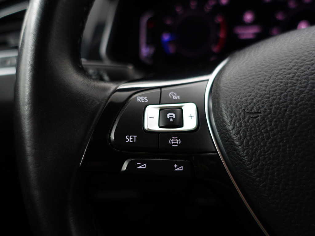 
Volkswagen Tiguan 1.5 TSI 170pk R line Edition- Dynamic Select, Carplay, Virtual Cockpit, Ada Cruise, Camera, Trekhaak, Xenon Led vol									