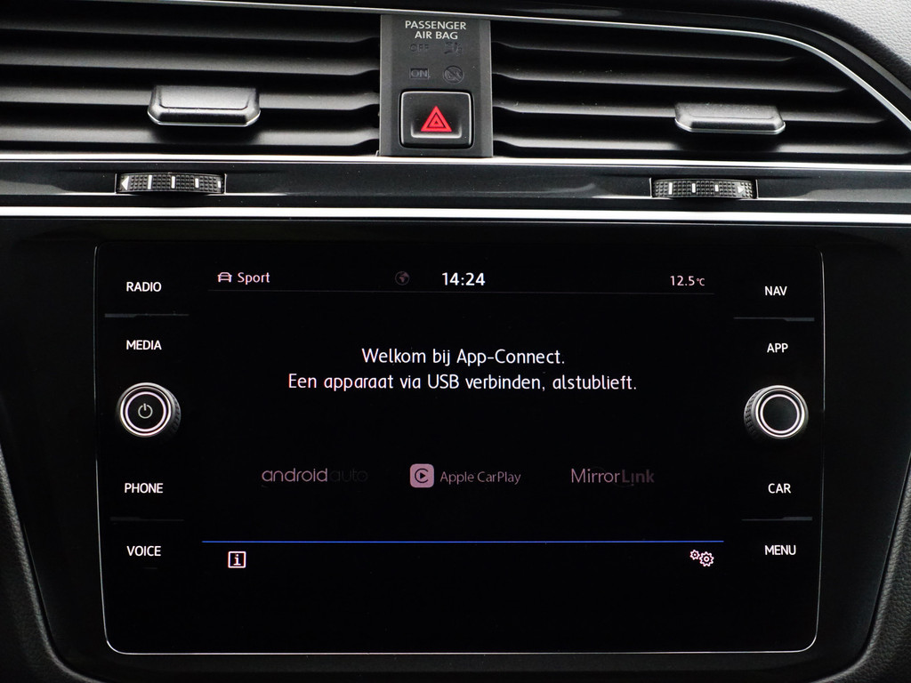 
Volkswagen Tiguan 1.5 TSI 170pk R line Edition- Dynamic Select, Carplay, Virtual Cockpit, Ada Cruise, Camera, Trekhaak, Xenon Led vol									