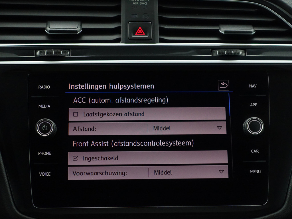 
Volkswagen Tiguan 1.5 TSI 170pk R line Edition- Dynamic Select, Carplay, Virtual Cockpit, Ada Cruise, Camera, Trekhaak, Xenon Led vol									