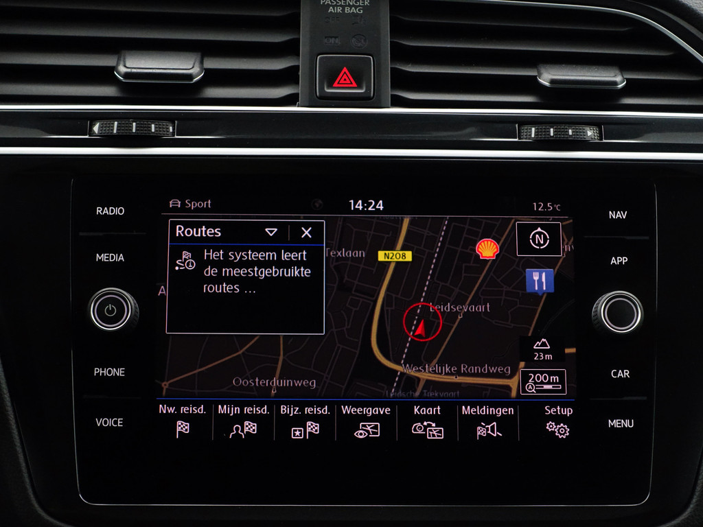 
Volkswagen Tiguan 1.5 TSI 170pk R line Edition- Dynamic Select, Carplay, Virtual Cockpit, Ada Cruise, Camera, Trekhaak, Xenon Led vol									