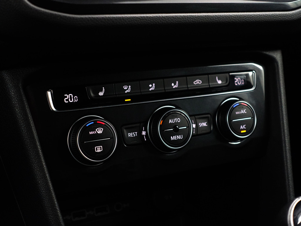 
Volkswagen Tiguan 1.5 TSI 170pk R line Edition- Dynamic Select, Carplay, Virtual Cockpit, Ada Cruise, Camera, Trekhaak, Xenon Led vol									