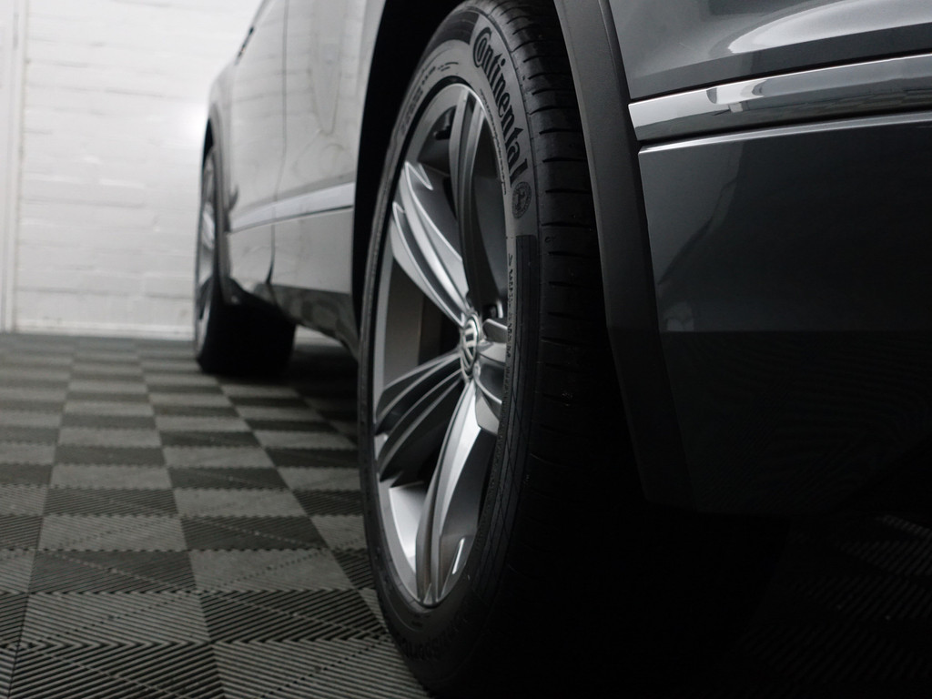 
Volkswagen Tiguan 1.5 TSI 170pk R line Edition- Dynamic Select, Carplay, Virtual Cockpit, Ada Cruise, Camera, Trekhaak, Xenon Led vol									