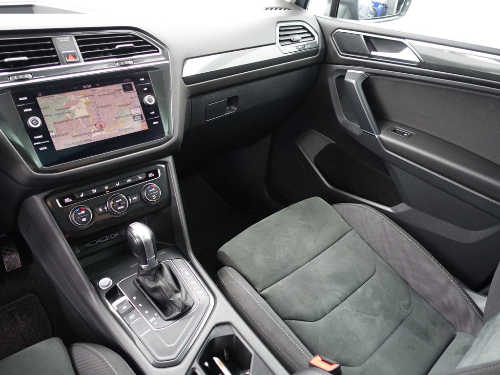 
Volkswagen Tiguan Allspace 1.4 TSI Highline+ Aut- 7 Pers, Panoramadak, Keyless, Massage Stoelen, Carplay, Ada Cruise vol									