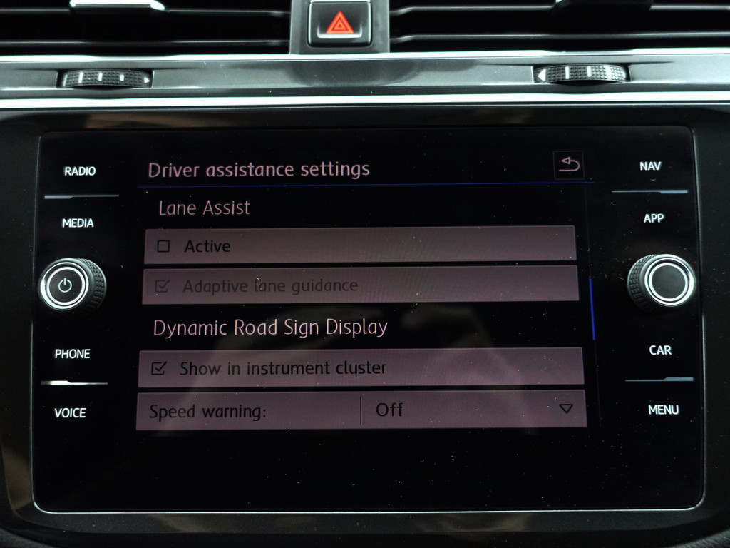 
Volkswagen Tiguan Allspace 1.4 TSI Highline+ Aut- 7 Pers, Panoramadak, Keyless, Massage Stoelen, Carplay, Ada Cruise vol									