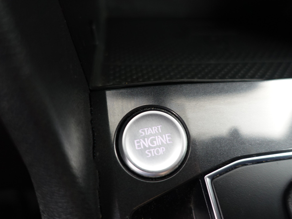 
Volkswagen Tiguan Allspace 1.4 TSI Highline+ Aut- 7 Pers, Panoramadak, Keyless, Massage Stoelen, Carplay, Ada Cruise vol									