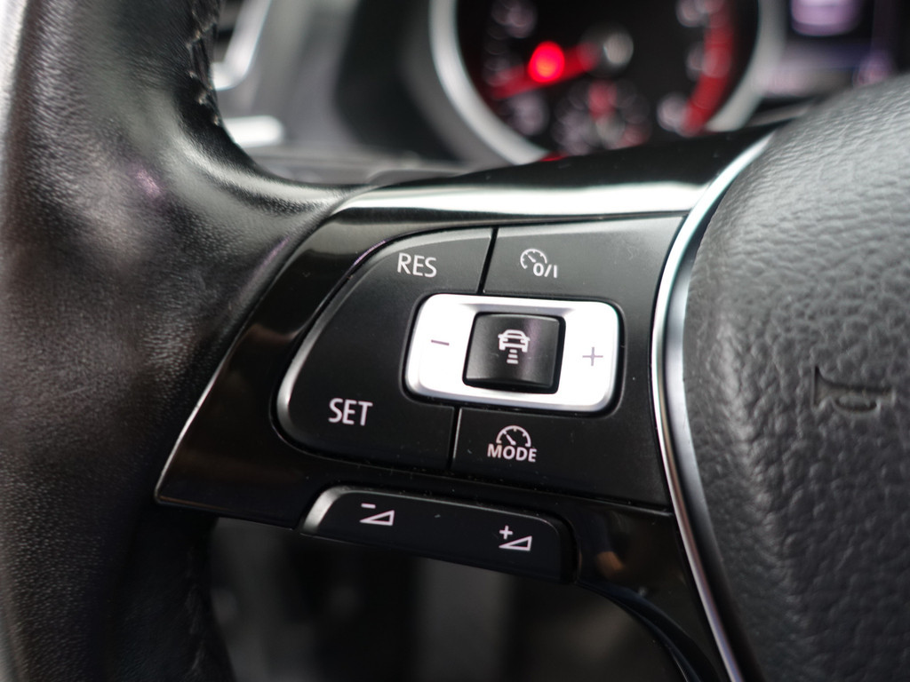 
Volkswagen Tiguan Allspace 1.4 TSI Highline+ Aut- 7 Pers, Panoramadak, Keyless, Massage Stoelen, Carplay, Ada Cruise vol									