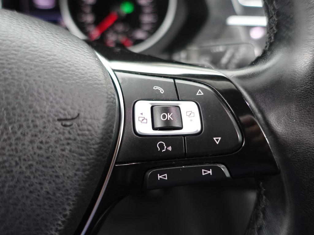 
Volkswagen Tiguan Allspace 1.4 TSI Highline+ Aut- 7 Pers, Panoramadak, Keyless, Massage Stoelen, Carplay, Ada Cruise vol									