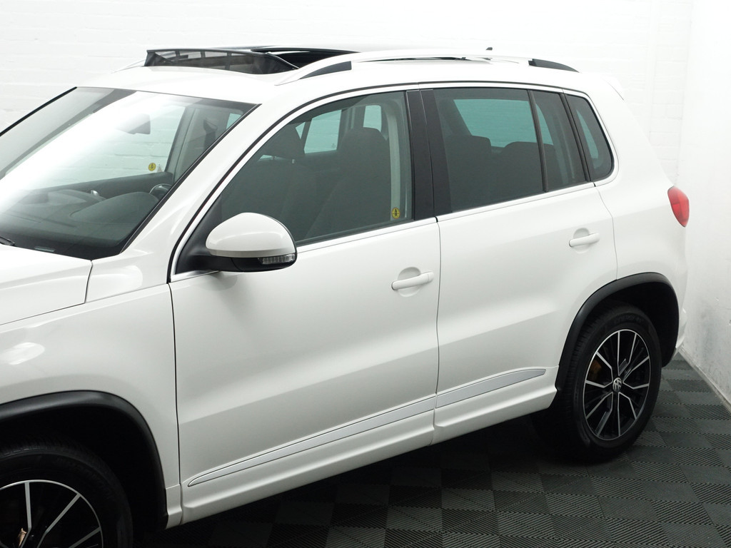 
								Volkswagen Tiguan 2.0 TSI 180pk 4motion R Line Aut- Panodak, Xenon Led, Bearlock, Dynaudio, Park Assist, Park Pilot, Camera vol									